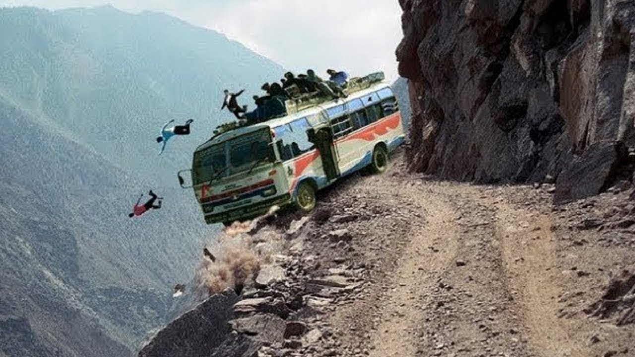 World's Most Dangerous Road | Chitral To Shandur - Gilgit Road Travel Guide Vlog